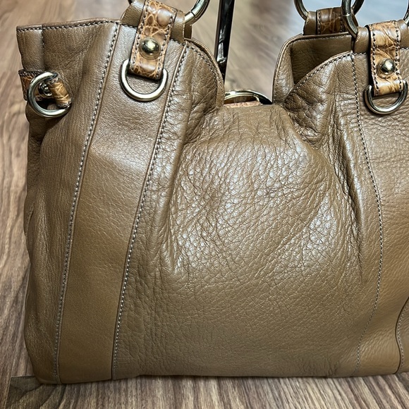 A224 - π― % authentic Gucci shoulder bag - Picture 8 of 16